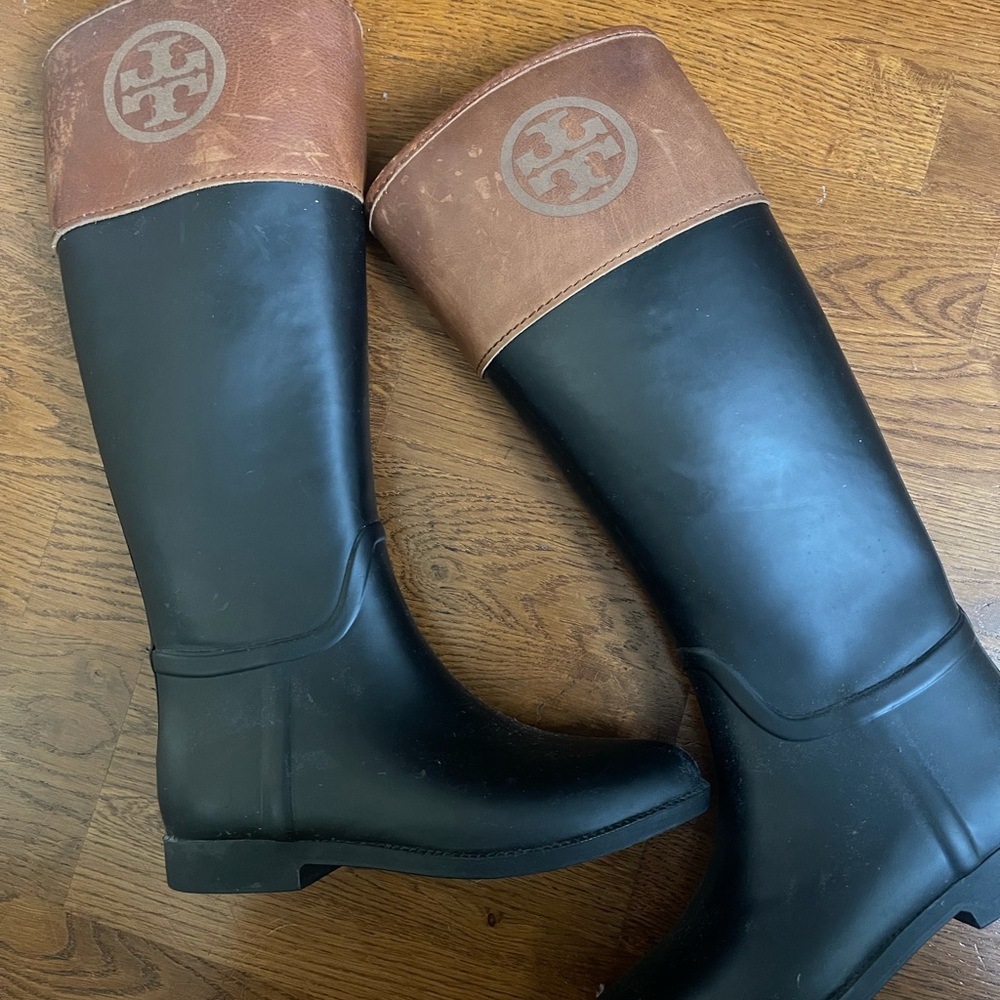 Tory Burch Black Rubber Rain Boot size 7
